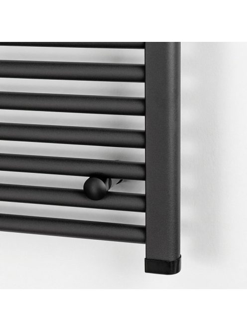 Egyenes törölközőszárító radiátor 1400x600 mm fekete