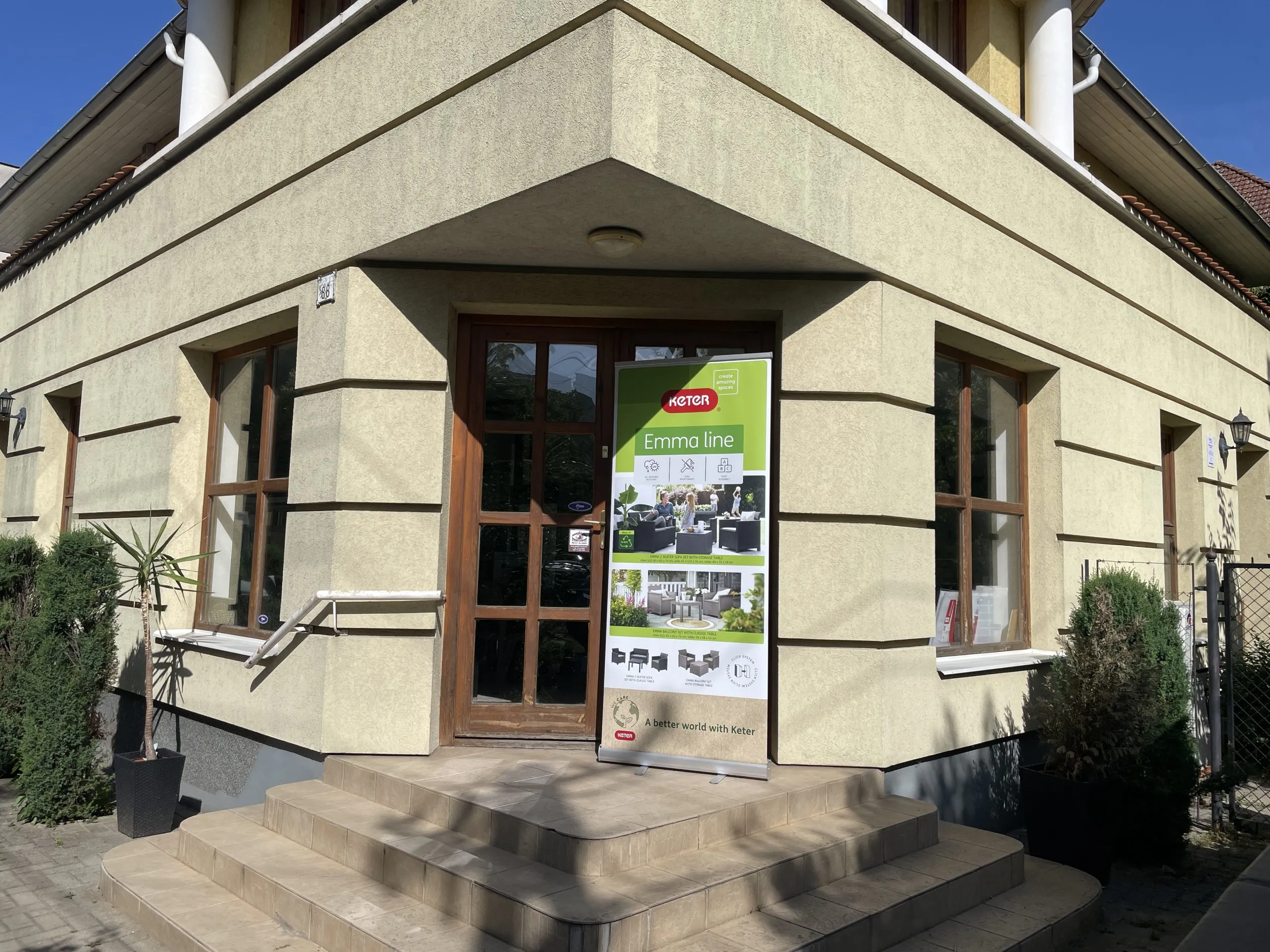 Stilux bemutatóterem bejárat